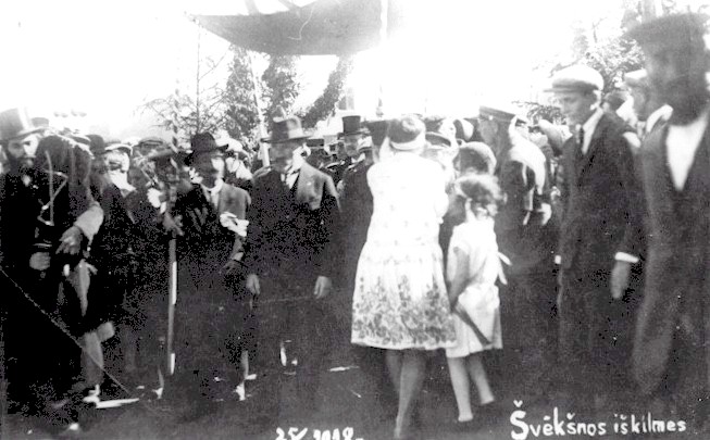 vknos yd bendruomen pagerbia  miestelio ikilmes atvykusi Lietuvos Respublikos Prezident A. Smeton (1925 m. liepos 25 d.) 