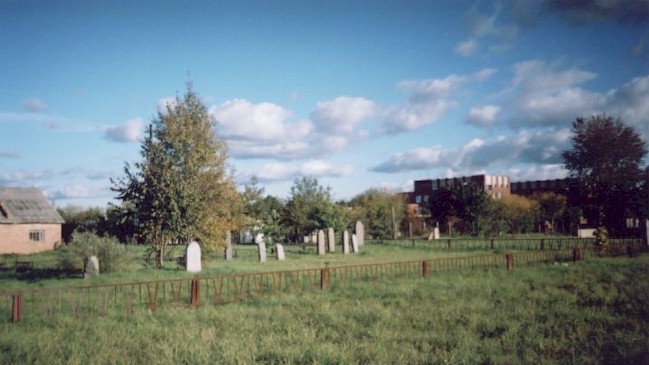 vėknos miestelio ydų bendruomenės kapinės iandien (2002m.)