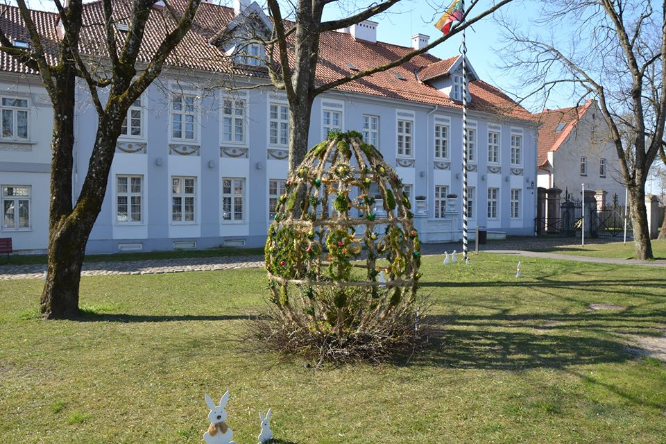 VELYKINĖ VIKTORINA „Tilto gale gražus vainikas“