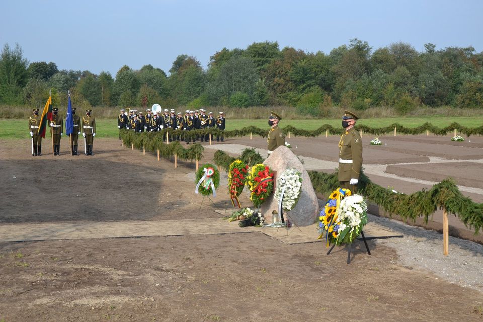 Macikų kaime vyko nacistinės Vokietijos karo belaisvių stovyklos ir Sovietų Sąjungos gulago lagerių aukų pagerbimo ir Armalėnų kaime rastų palaikų kapavietės pašventinimo ceremonija.