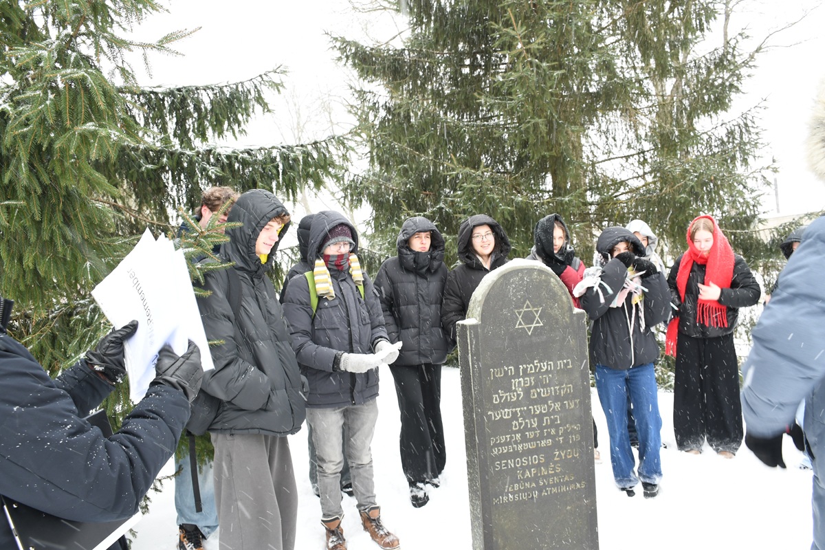 MINĖJOME HOLOKAUSTO AUKŲ ATMINIMO DIENĄ