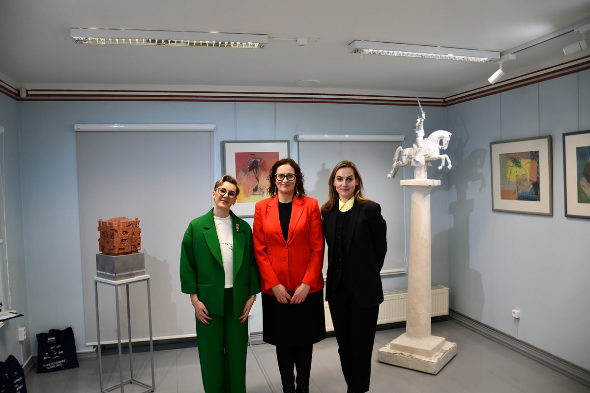 Atidaryta Regimanto Midvikio retrospektyvinė paroda „Forma ir dvasia“