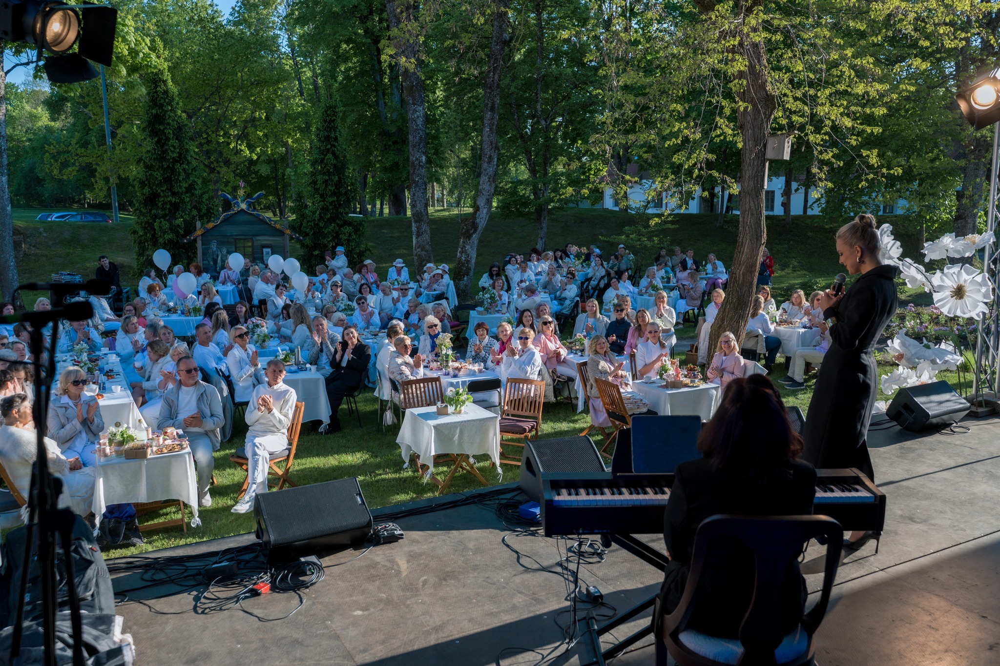 EUROPOS MUZIEJŲ NAKTIS ŠILUTĖS HUGO ŠOJAUS MUZIEJUJE – MUZIKA, TEATRAS IR BALTAS GEGUŽĖS VAKARAS