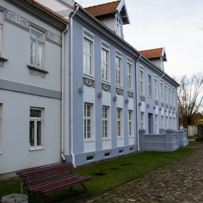 Dvaro rūmų centrinis fasadas. Fotografuota 2013 m. lapkričio 12 d.